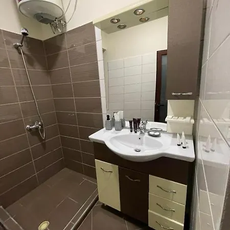 酒店 Prestige Gjirokastër